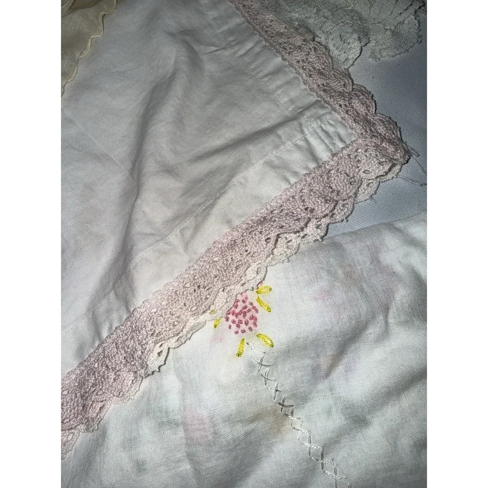 Vintage Estate‎ Linen Lot, Crochet , Embroider, Napkins , Table Cover Etc Granny